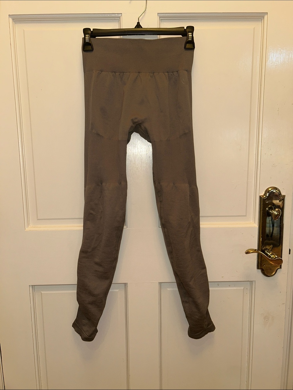 Aurora leggings scrunch medium grey brown taupe